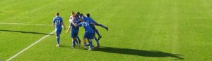 Jugadores celebrando un gol en un partido del Mundial 2026